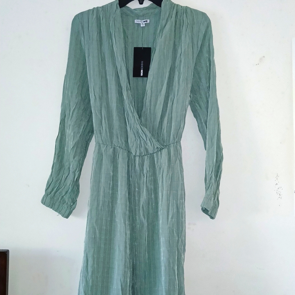 Fashion Nova Waiting On‎ You Jumpsuit, Sage color with belt. Size : XL